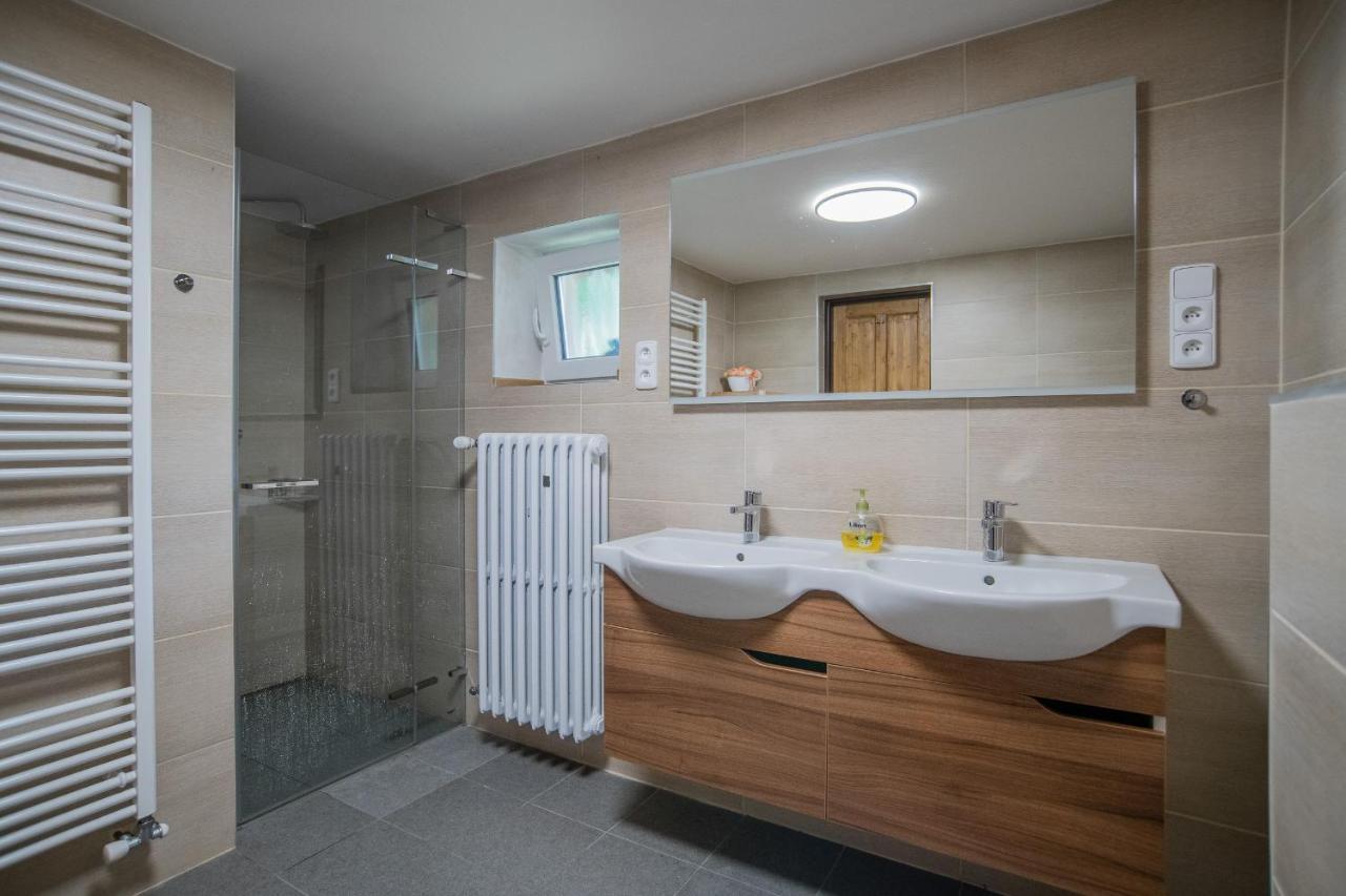 Samostatný mezonetový apartmán s dvěmi ložnicemi a vlastní krytou terasou a sdíleným bazénem Rudník Extérieur photo