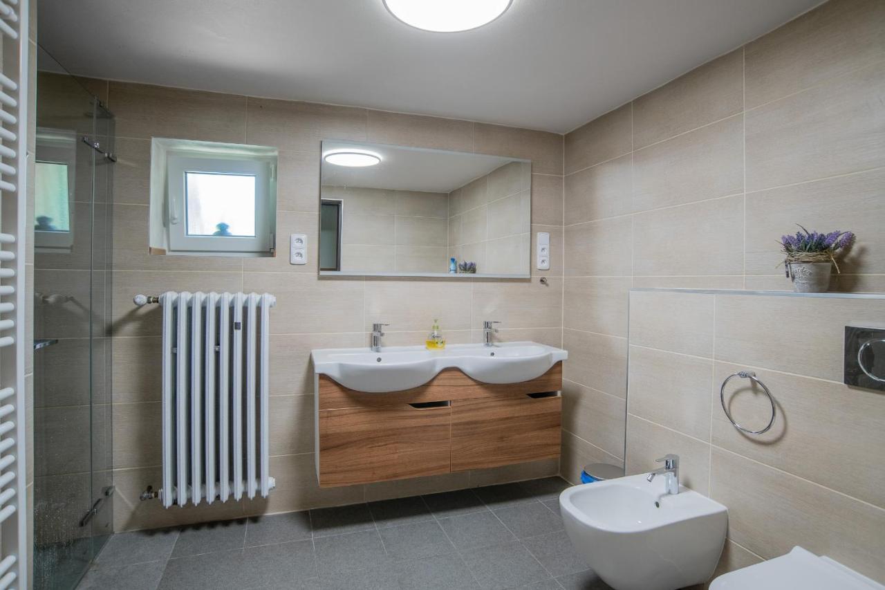 Samostatný mezonetový apartmán s dvěmi ložnicemi a vlastní krytou terasou a sdíleným bazénem Rudník Extérieur photo