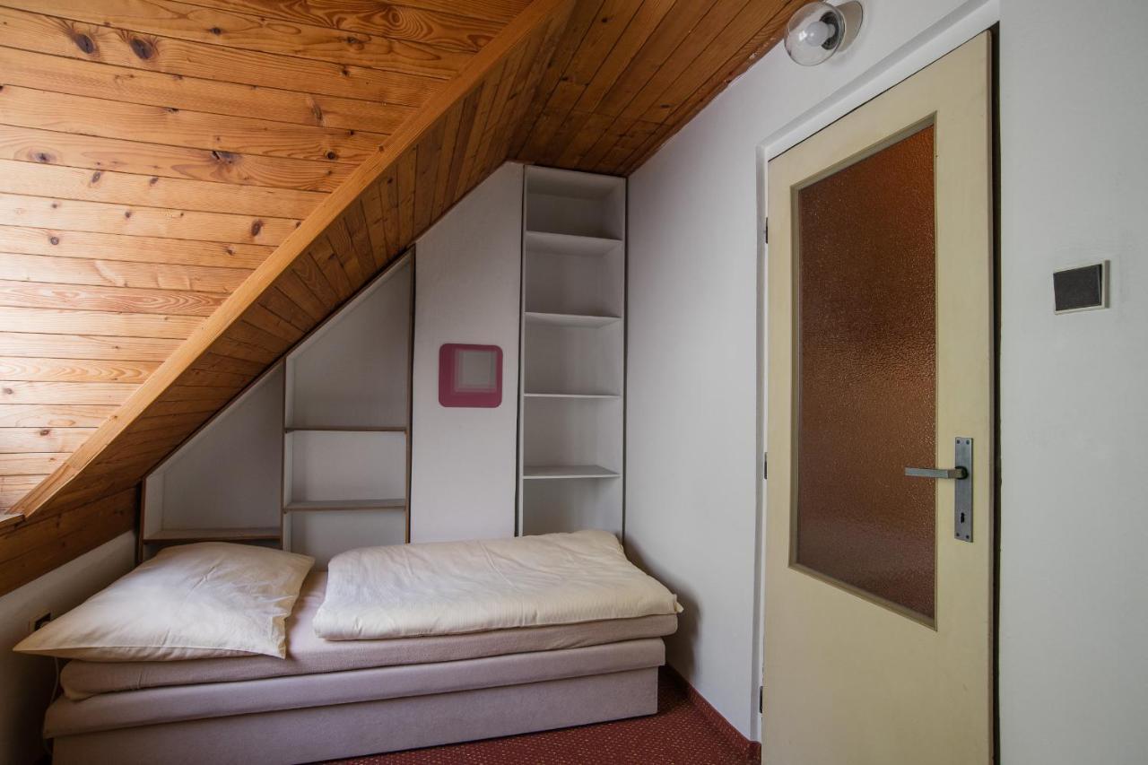 Samostatný mezonetový apartmán s dvěmi ložnicemi a vlastní krytou terasou a sdíleným bazénem Rudník Extérieur photo