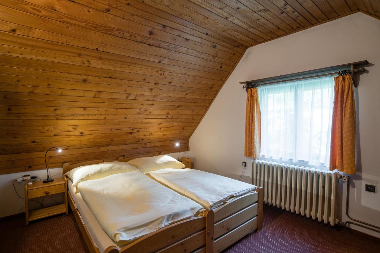 Samostatný mezonetový apartmán s dvěmi ložnicemi a vlastní krytou terasou a sdíleným bazénem Rudník Extérieur photo