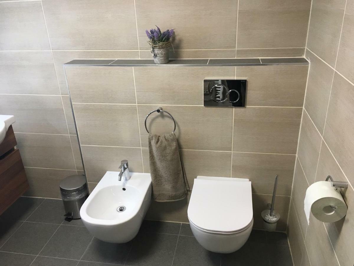 Samostatný mezonetový apartmán s dvěmi ložnicemi a vlastní krytou terasou a sdíleným bazénem Rudník Extérieur photo