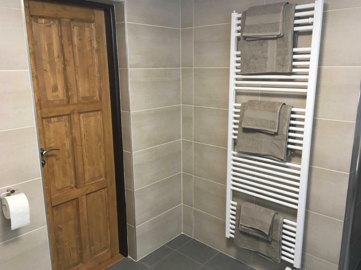 Samostatný mezonetový apartmán s dvěmi ložnicemi a vlastní krytou terasou a sdíleným bazénem Rudník Extérieur photo