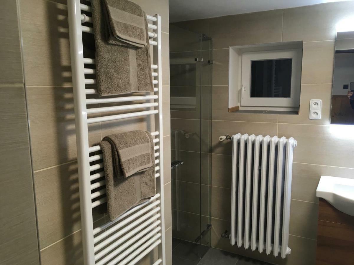 Samostatný mezonetový apartmán s dvěmi ložnicemi a vlastní krytou terasou a sdíleným bazénem Rudník Extérieur photo