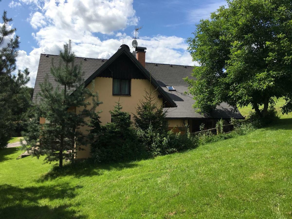 Samostatný mezonetový apartmán s dvěmi ložnicemi a vlastní krytou terasou a sdíleným bazénem Rudník Extérieur photo
