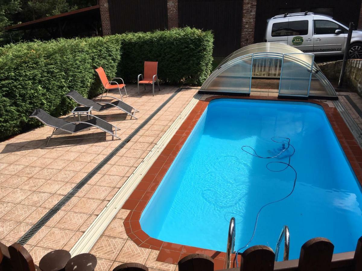 Samostatný mezonetový apartmán s dvěmi ložnicemi a vlastní krytou terasou a sdíleným bazénem Rudník Extérieur photo