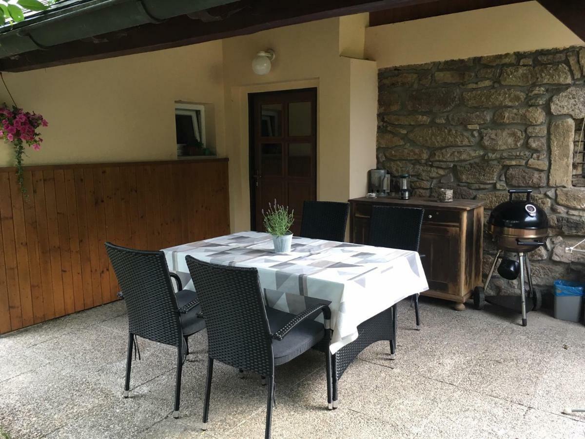 Samostatný mezonetový apartmán s dvěmi ložnicemi a vlastní krytou terasou a sdíleným bazénem Rudník Extérieur photo