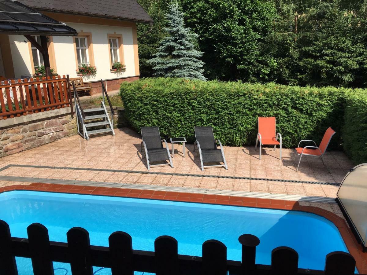 Samostatný mezonetový apartmán s dvěmi ložnicemi a vlastní krytou terasou a sdíleným bazénem Rudník Extérieur photo